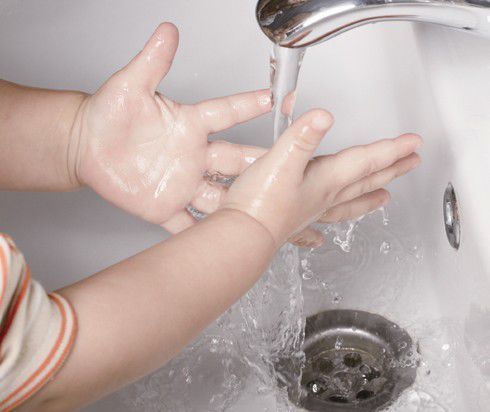 給寶寶洗手，洗手液和肥皂哪（nǎ）個更好